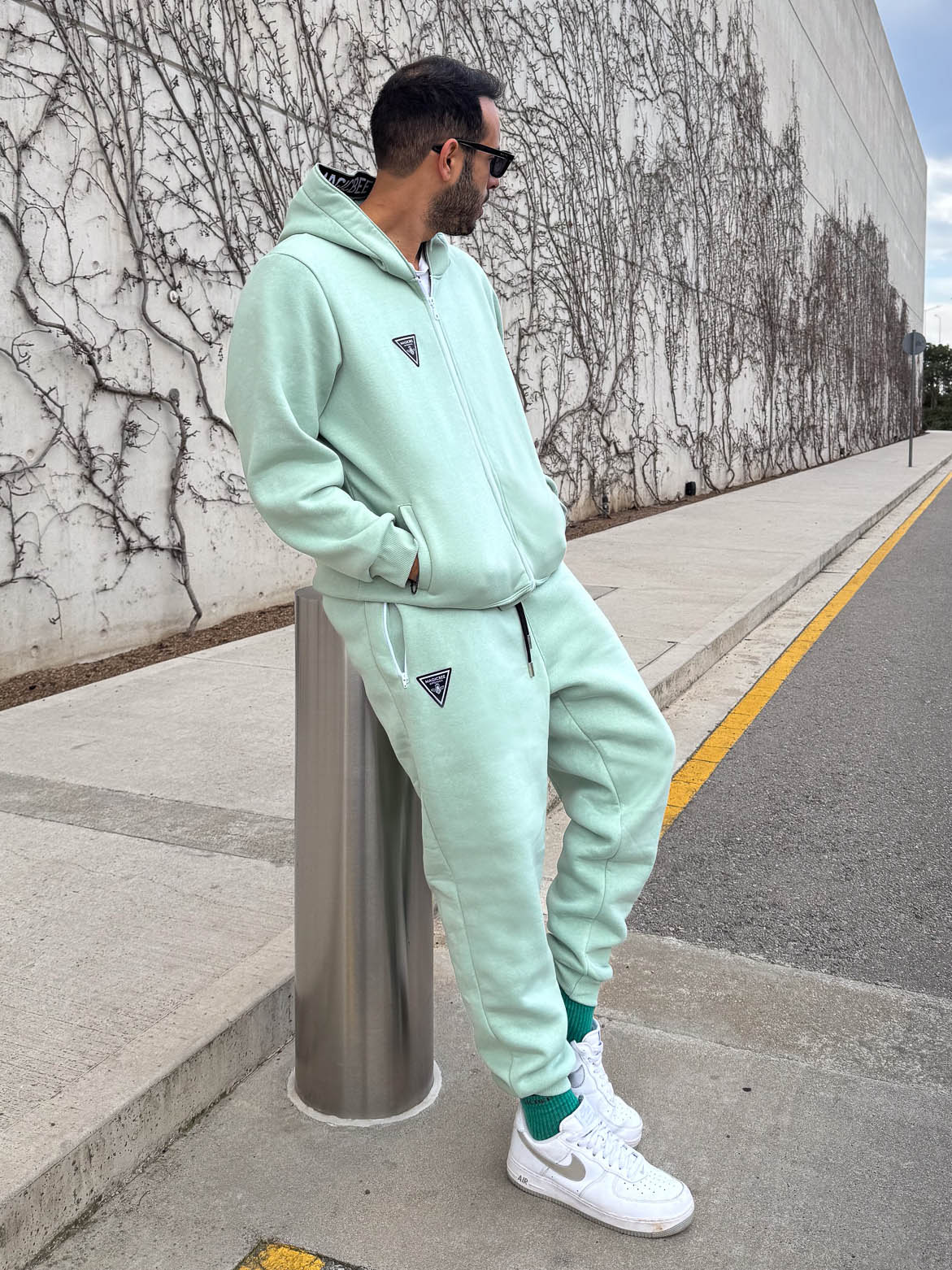 MagicBee Zip Logo Pants - Oil Green