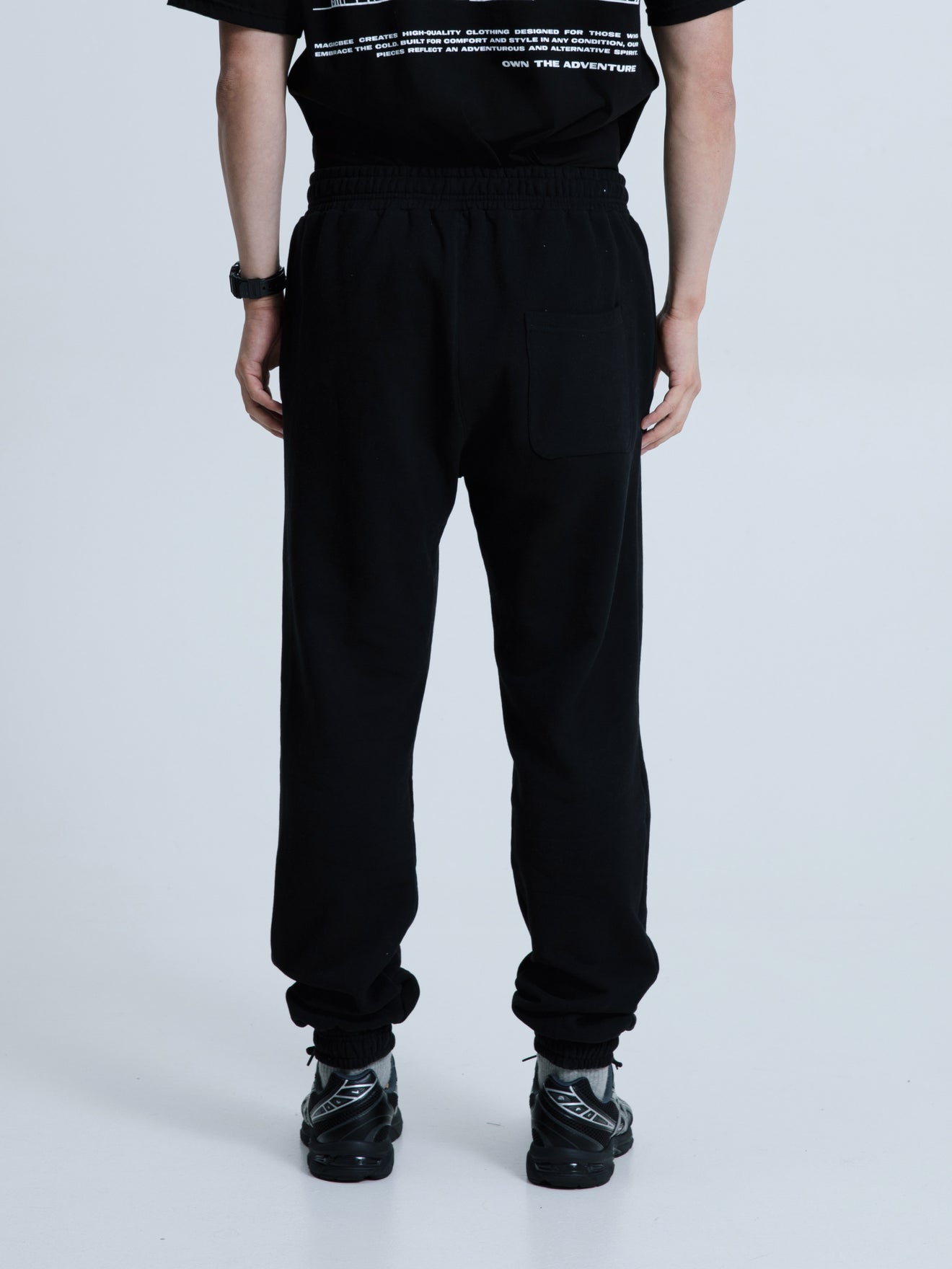MagicBee Circle Logo - Black