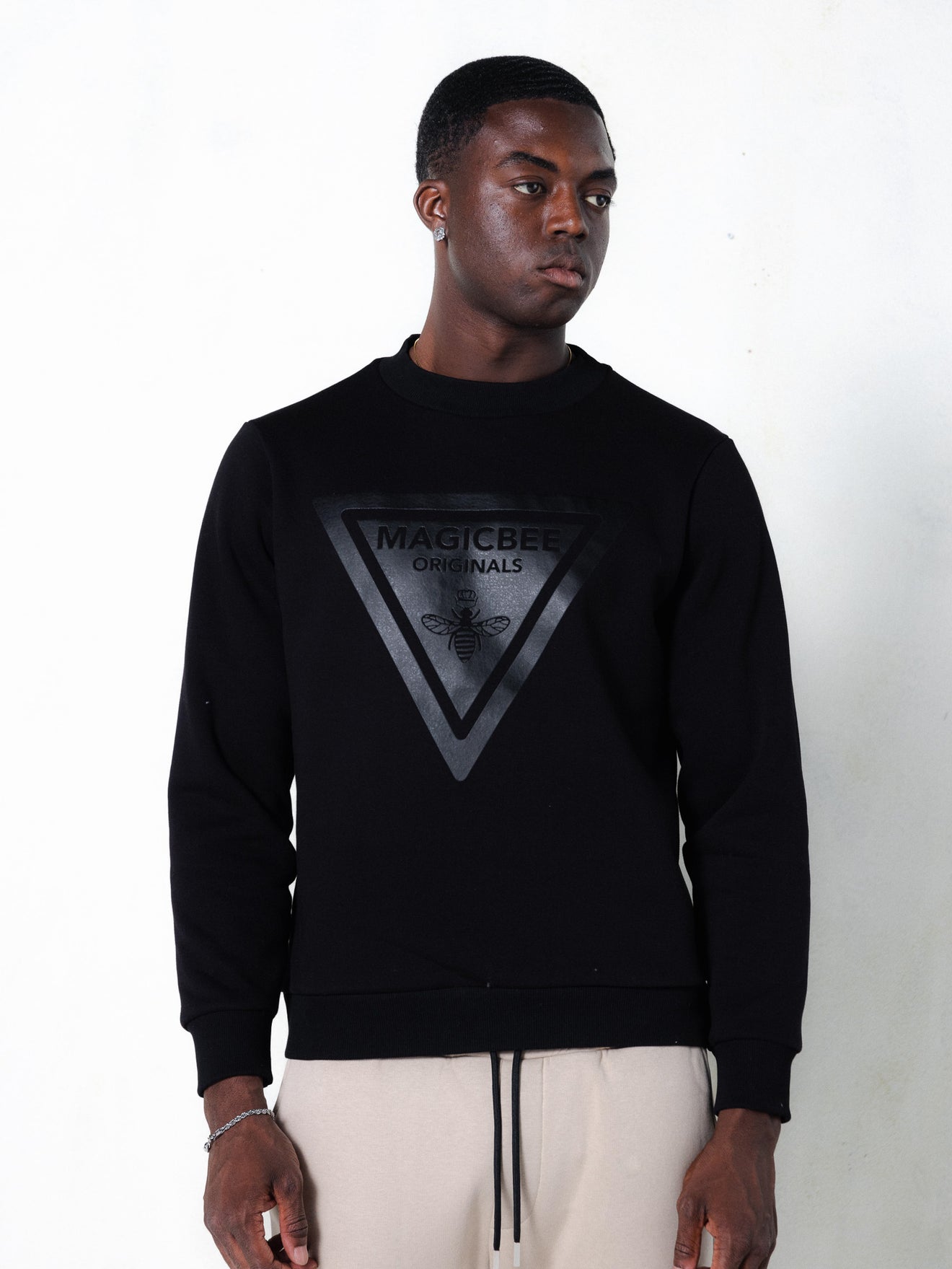 MagicBee Vertical Logo Sweatshirt - Black