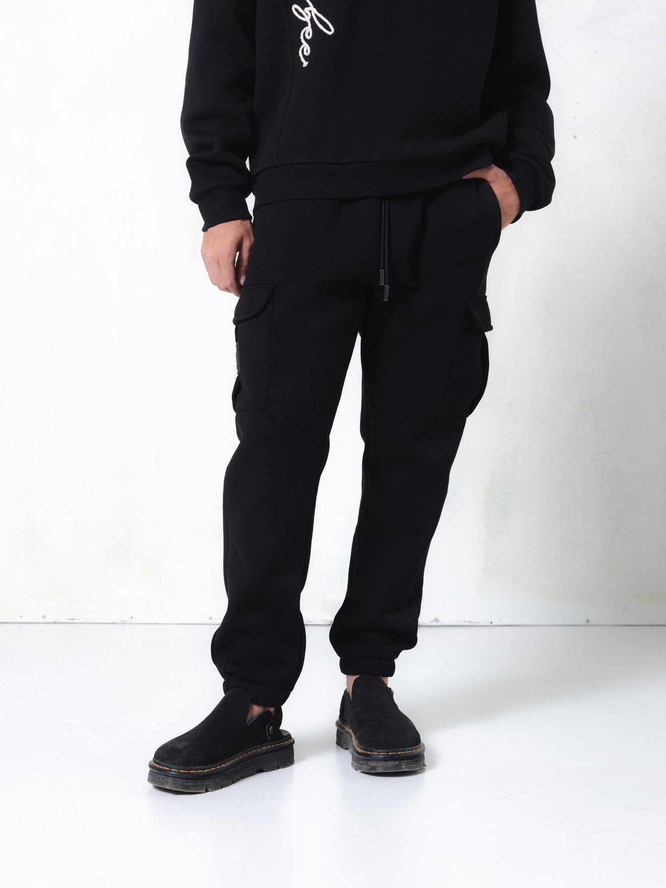 MagicBee Cargo Matt Logo Pants - Black