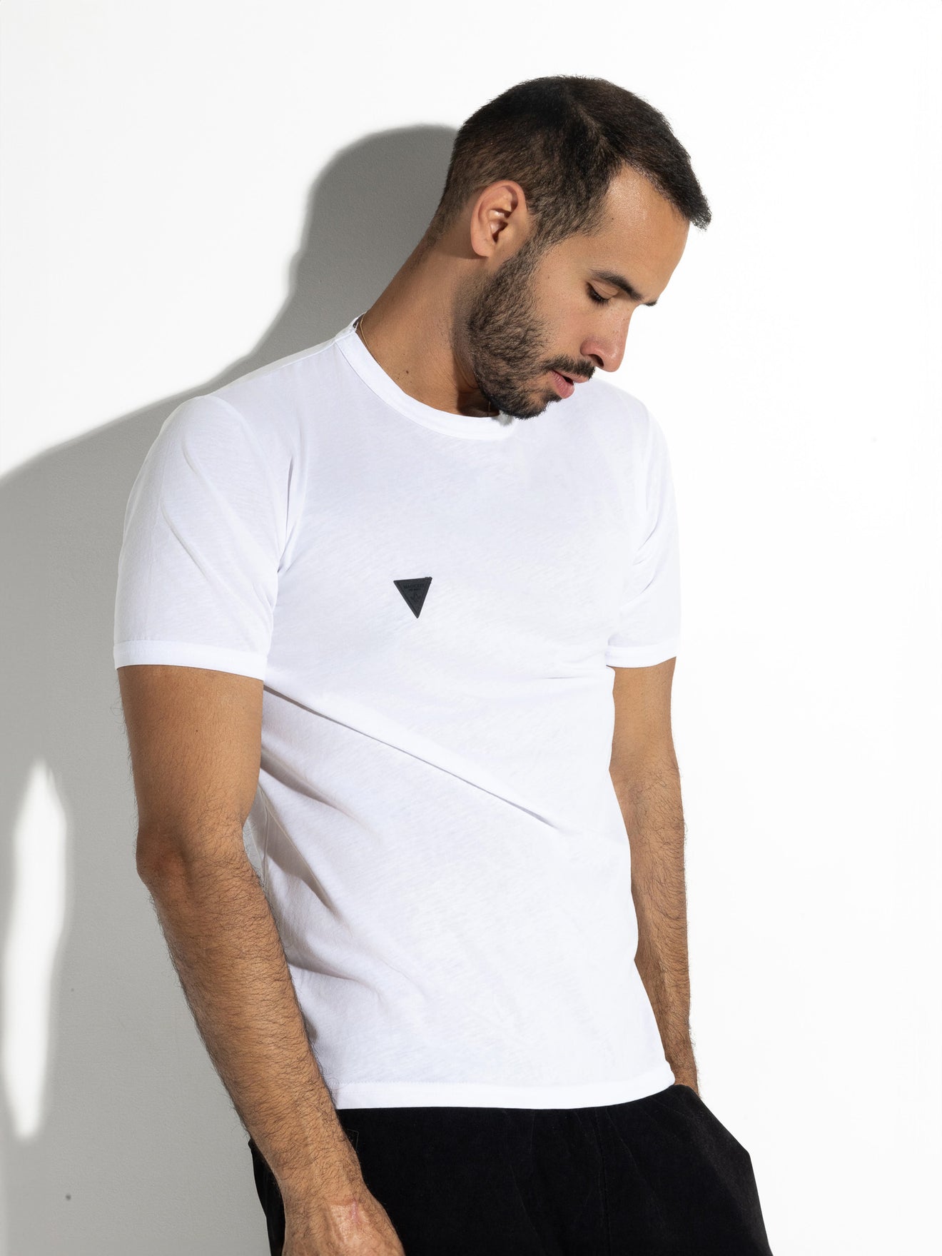 Camiseta con cinta en relieve MagicBee - Blanco