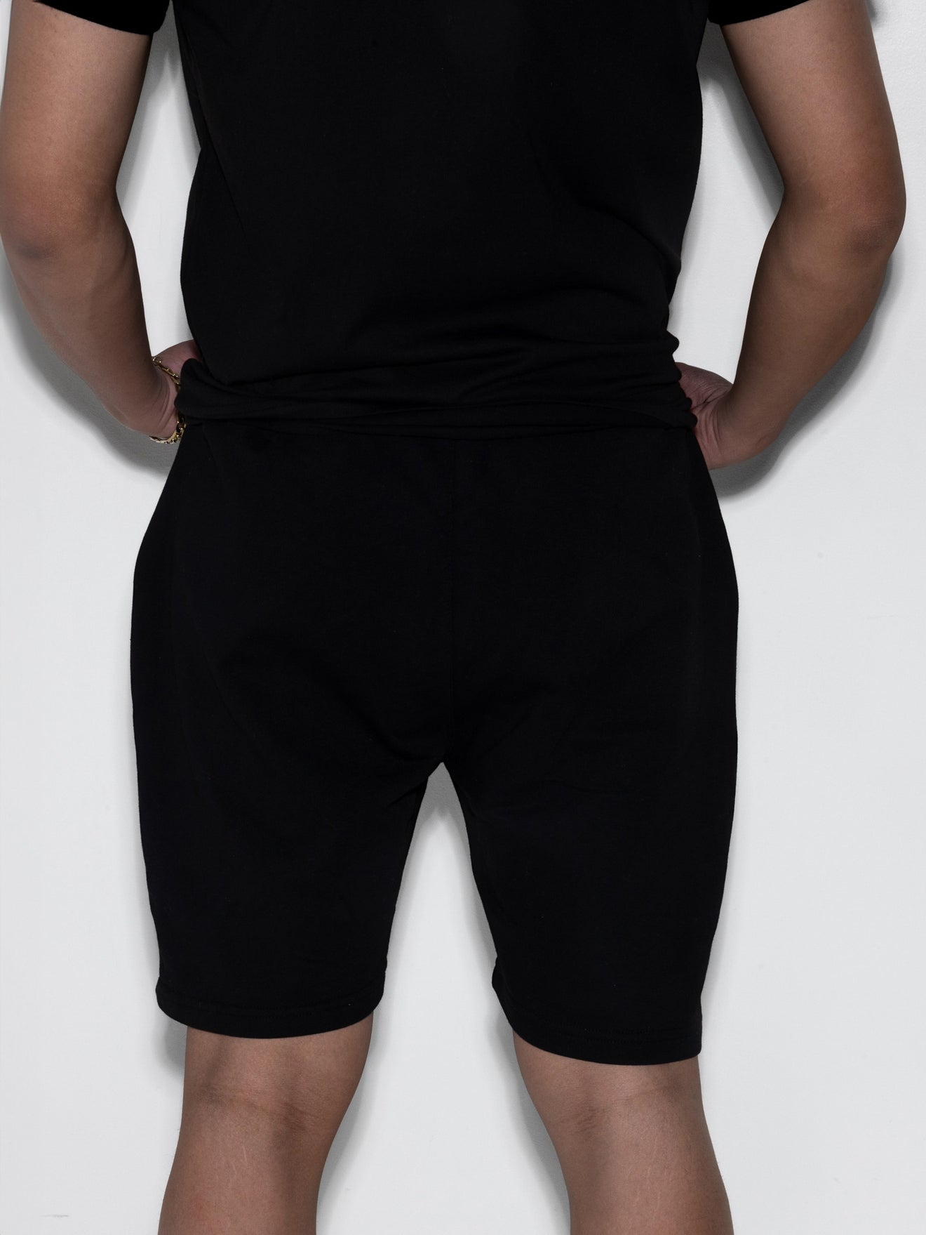 Shorts MagicBee com logo lateral - preto