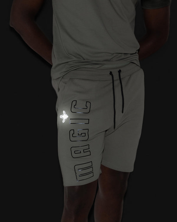 Shorts MagicBee com logo lateral - preto